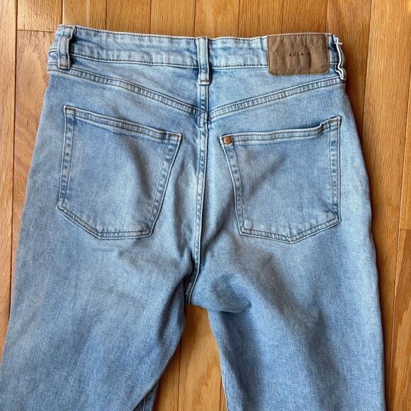 H & M Ultra high waist light wash button fly mom‎ jeans size 6 - Picture 2 of 10